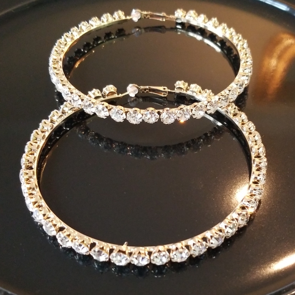 NWT Vera by New York Rhinestone Clip Earrings